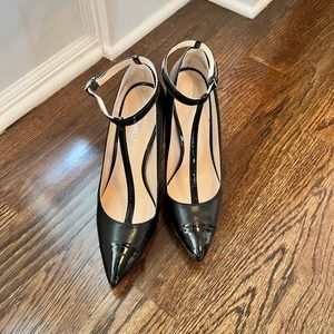 Nine West Black t- strap pump size 7.5    #005- 10